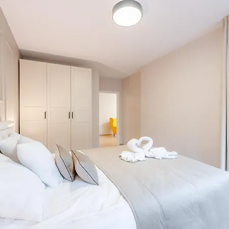 Lighthouse - Solna 11 كولوبرزيغ